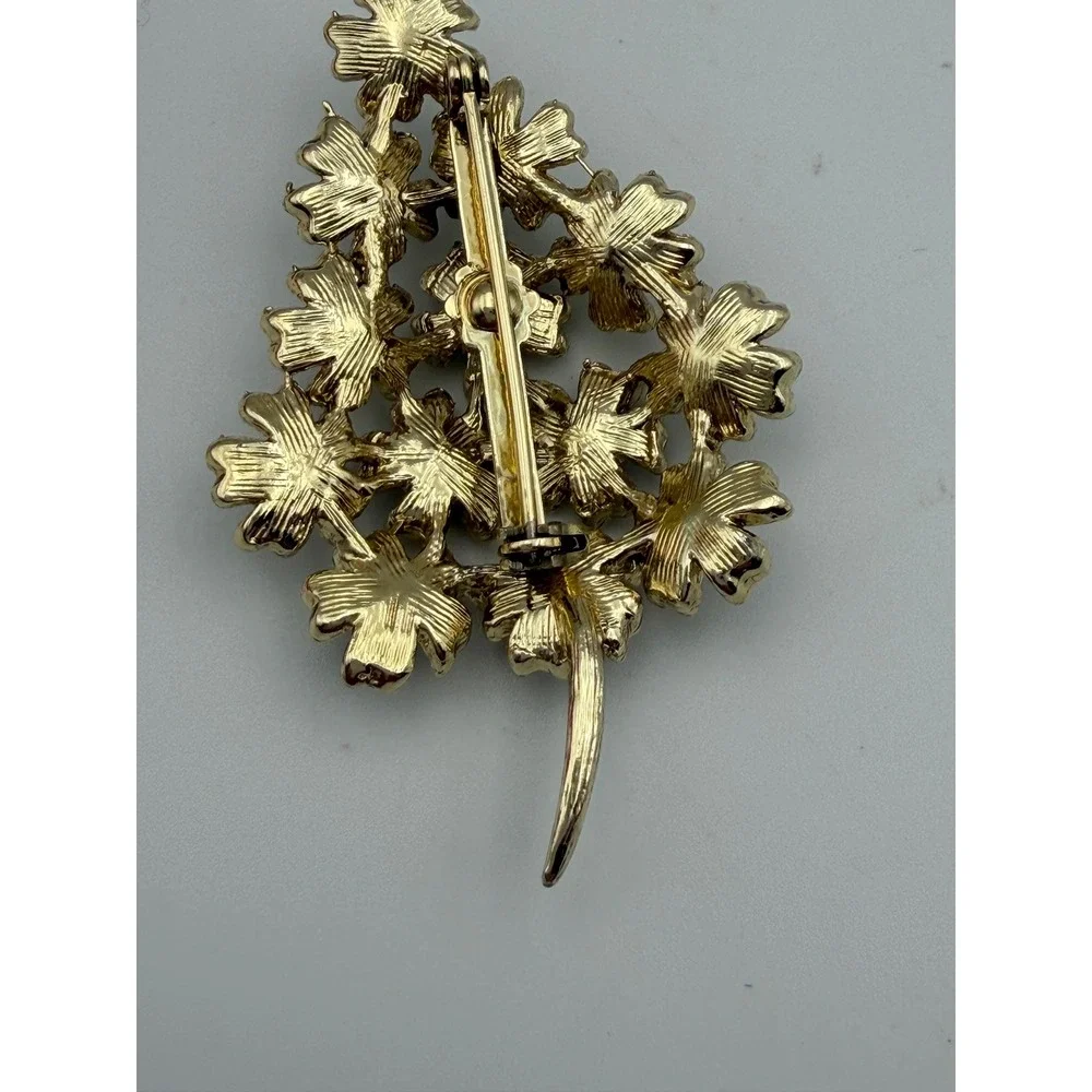 Vintage Gold Tone Christmas Tree Brooch Green Rhinestone Floral Holiday Pin